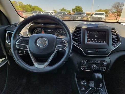 Used 2019 Jeep Cherokee Latitude Plus w/ Comfort/Convenience Group AWD/4WD image 6