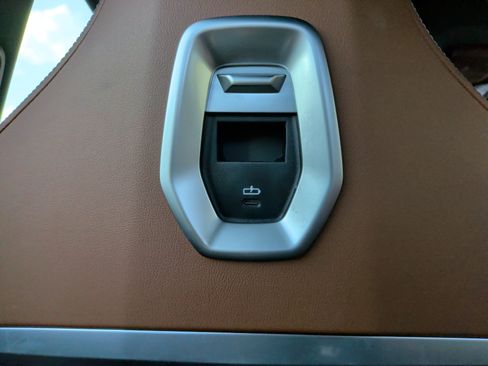 Certified 2023 BMW 760i xDrive w/ Executive Package image 35