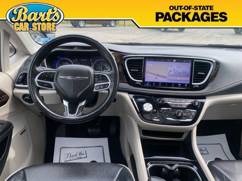 Used 2022 Chrysler Pacifica Limited FWD image 22