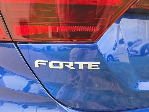 Certified 2023 Kia Forte LXS FWD image 5