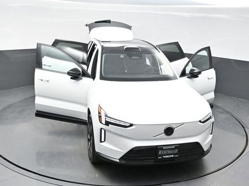 New 2025 Volvo EX90 Plus image 25