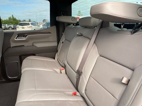Used 2025 GMC Sierra 1500 SLT AWD/4WD image 25