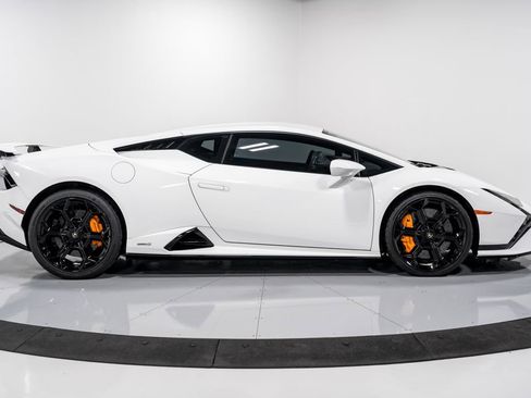 Used 2023 Lamborghini Huracan Tecnica image 2