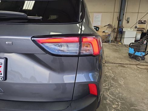 Used 2022 Ford Escape SE w/ SE Sport Appearance Package FWD image 32