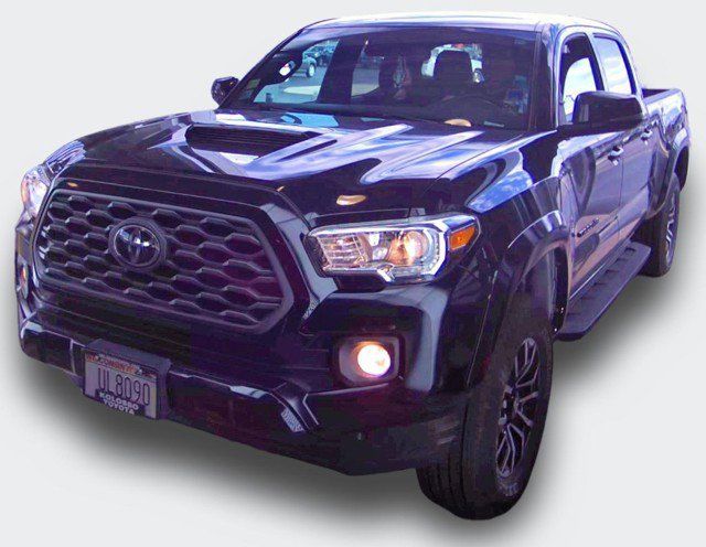Used 2020 Toyota Tacoma TRD Sport w/ Technology Package AWD/4WD image 2