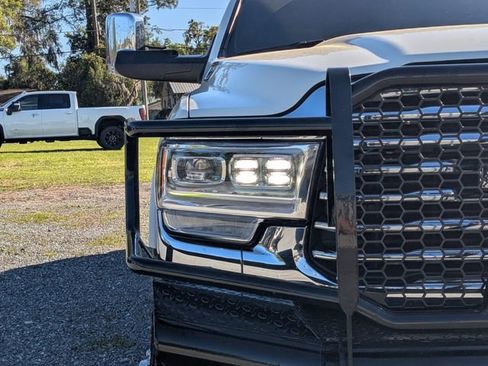 Used 2022 RAM 3500 Limited AWD/4WD image 9