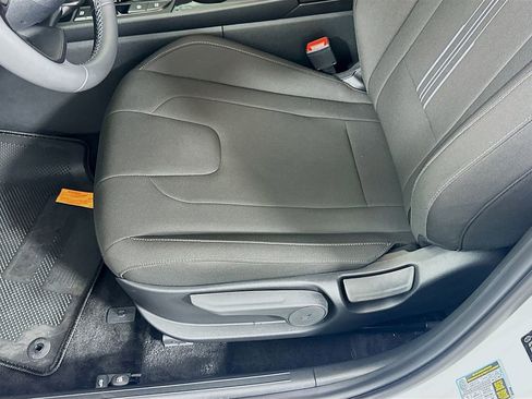 Certified 2025 Hyundai Elantra SEL FWD image 20