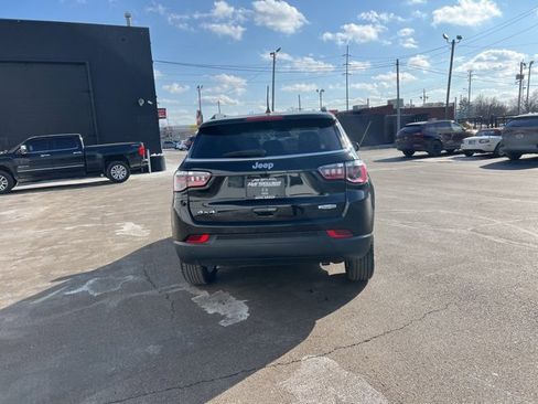 Used 2024 Jeep Compass Latitude image 11