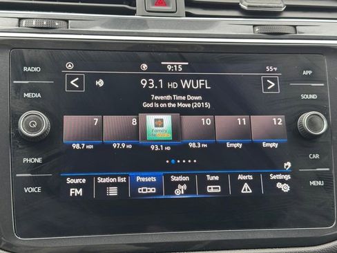 Used 2021 Volkswagen Tiguan SE image 31