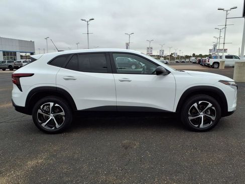 Used 2024 Chevrolet Trax RS image 8