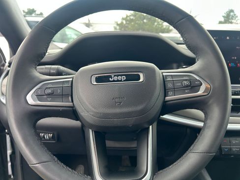 Used 2025 Jeep Compass Limited AWD/4WD image 30