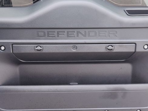 Certified 2025 Land Rover Defender 90 S image 33