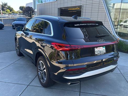 Used 2025 Audi Q5 Premium w/ Convenience Package image 8