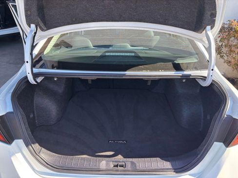 Used 2025 Nissan Altima 2.5 SV FWD image 32