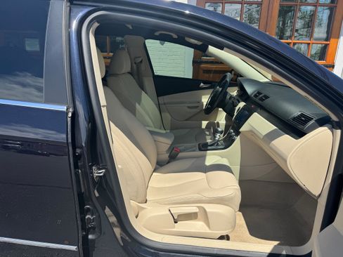 Used 2010 Volkswagen Passat Komfort FWD image 23