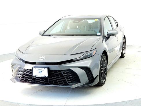 New 2026 Toyota Camry SE image 2