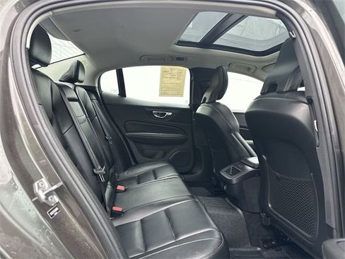 Used 2019 Volvo S60 T6 Momentum w/ Premium Package image 20
