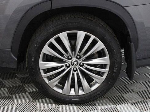 Certified 2021 Toyota Highlander Platinum AWD/4WD image 18