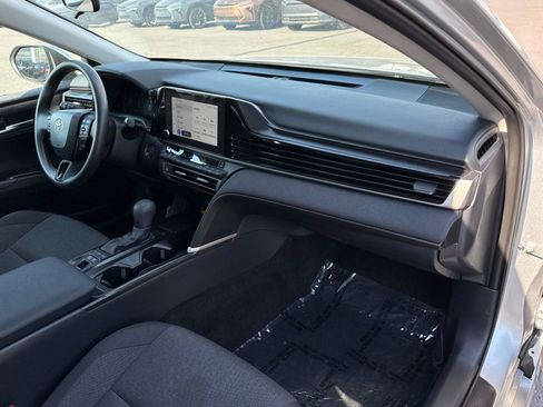 Used 2026 Toyota Camry Hybrid FWD image 18