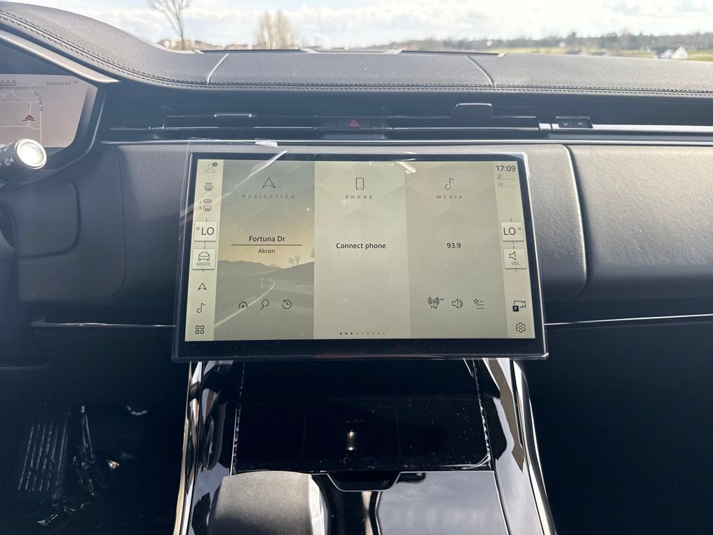New 2026 Land Rover Range Rover Sport SE AWD/4WD image 23