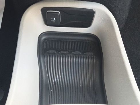 Used 2023 Chrysler Pacifica Touring-L image 40