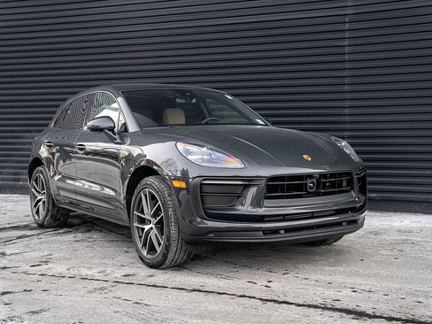Certified 2025 Porsche Macan image 26