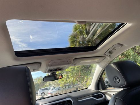 Used 2019 GMC Acadia SLT w/ Black Edition image 19