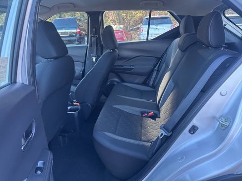 Used 2020 Nissan Kicks SV image 12