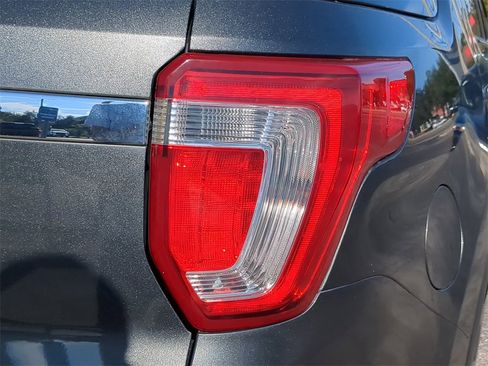 Used 2018 Ford Explorer XLT w/ Equipment Group 202A image 8