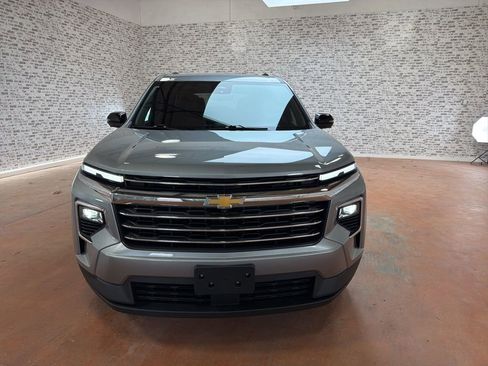 Used 2024 Chevrolet Traverse LT w/ Trailering Package image 2