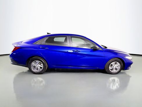 Used 2024 Hyundai Elantra SE image 11