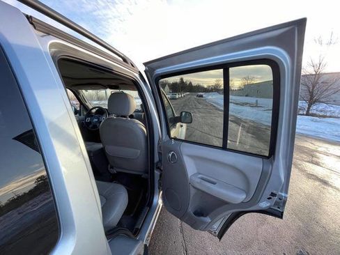 Used 2003 Jeep Liberty Limited image 25