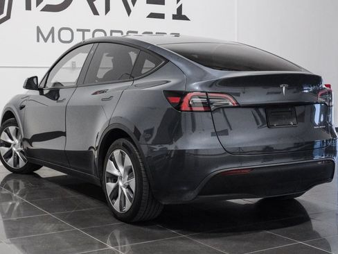 Used 2022 Tesla Model Y Long Range image 14