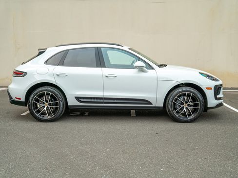 Used 2025 Porsche Macan image 8