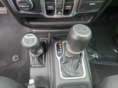 Used 2020 Jeep Wrangler Unlimited Sahara AWD/4WD image 29