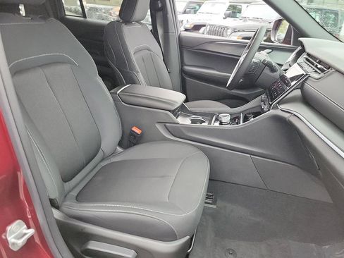 New 2025 Jeep Grand Cherokee Laredo X image 15
