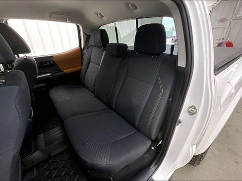 Used 2020 Toyota Tacoma SR5 AWD/4WD image 19