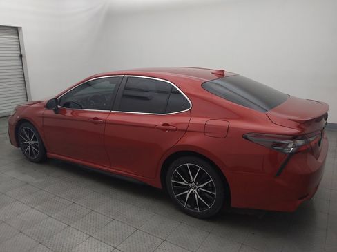 Used 2022 Toyota Camry SE w/ Convenience Package FWD image 3