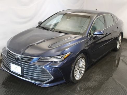 Used 2019 Toyota Avalon Limited w/ All Weather Liner Package FWD image 1
