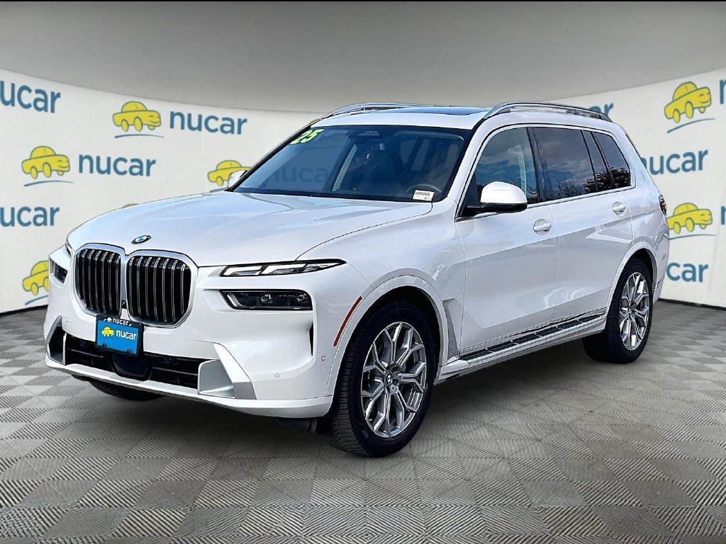 Used 2025 BMW X7 xDrive40i AWD/4WD image 3