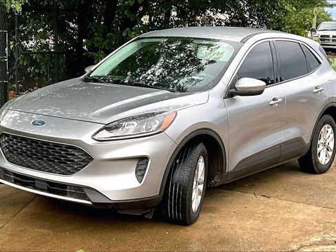 Used 2021 Ford Escape SE w/ Convenience Package FWD image 3