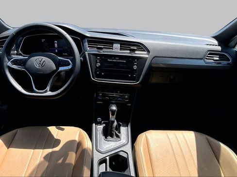 Used 2022 Volkswagen Tiguan SE FWD image 16
