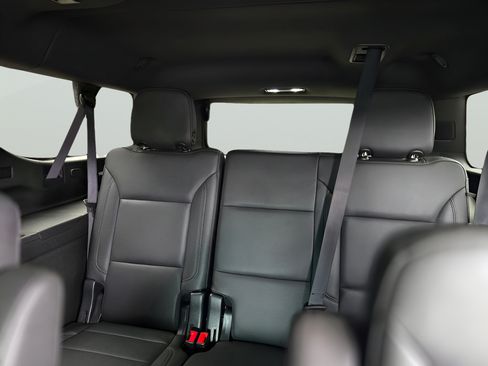 Used 2021 Chevrolet Suburban Z71 w/ Rear Media and Nav Package AWD/4WD image 12