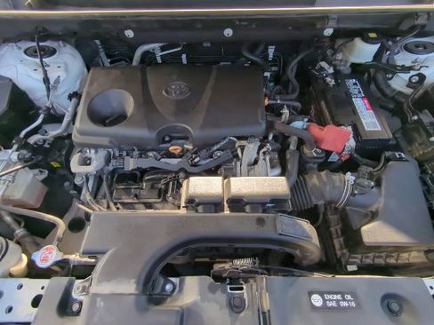 Used 2020 Toyota RAV4 XLE image 28