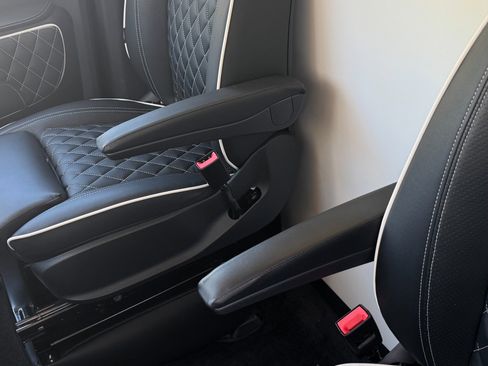 Used 2024 Mercedes-Benz Sprinter 3500 image 15