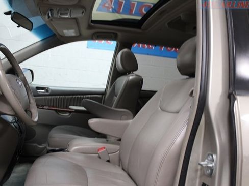 Used 2005 Toyota Sienna XLE image 10