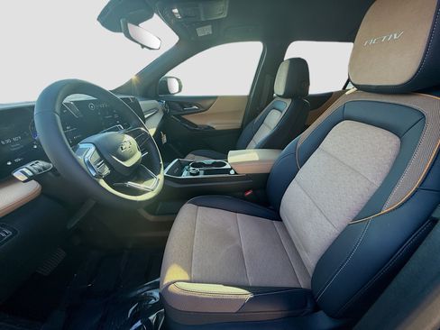 Used 2025 Chevrolet Equinox ACTIV w/ Safety and Technology Package image 19