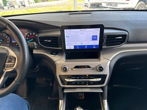 Used 2023 Ford Explorer XLT w/ Equipment Group 202A AWD/4WD image 22