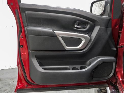 Used 2017 Nissan Titan SV image 39