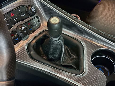 Used 2016 Dodge Challenger SRT Hellcat RWD image 31